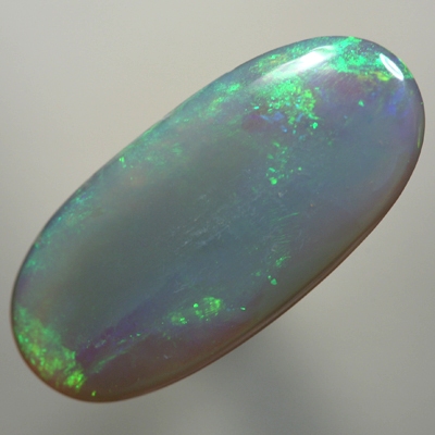 SOLID SEMI BLACK OPAL Green moves over a large opal